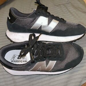 New Balance 237